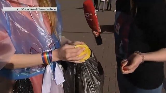 В Ханты-Мансийске во время экологической акции меняли обычные пакеты на экосумки смотреть онлайн