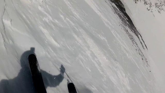 Эльбрус спуск на лыжах с вершины / самый длинный спуск. Elbrus: one of the longest ski descents eve смотреть онлайн