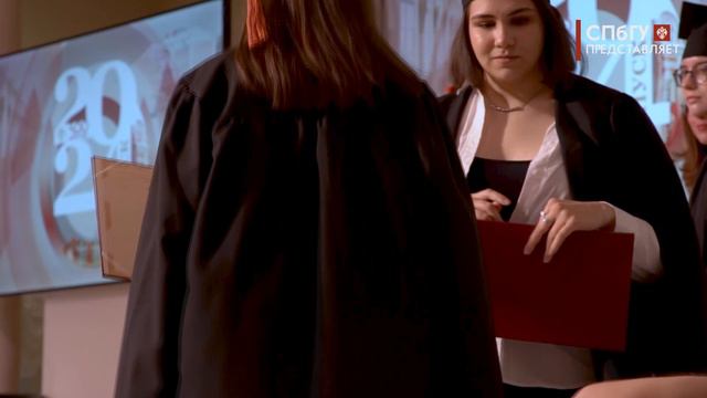 Новости СПбГУ: Вручение дипломов магистрам «Когнитивные исследования» и «Межкультурное образование»