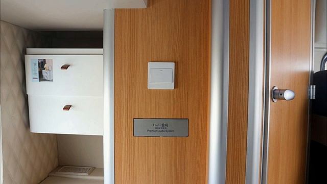 Необычный грузовик, в котором есть душ, туалет и кухня. смотреть онлайн