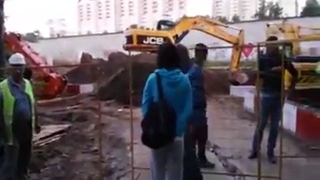 Беспредел в Москве Жители конфликтуют со строителями незаконной хорды смотреть онлайн