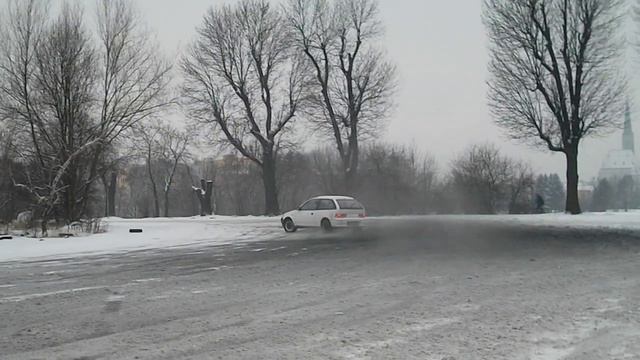 Subaru Justy / Suzuki Swift 4x4 AWD 4WD GTi Fast drift on snow смотреть онлайн