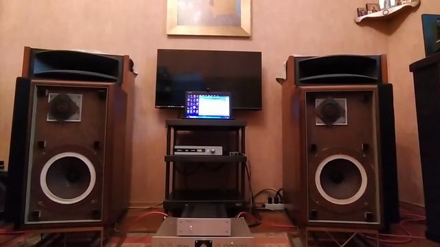 Airbow Tera + Advent Loudspeaker