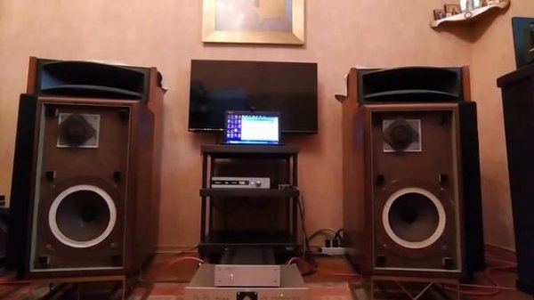 Airbow Tera + Advent Loudspeaker