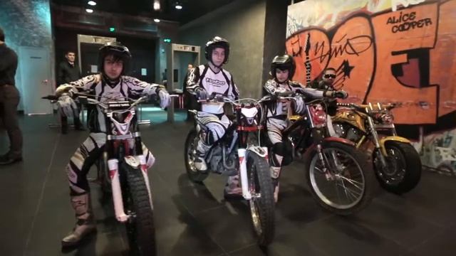 Новогодняя вечеринка "WE WILL ROCK YOU" смотреть онлайн