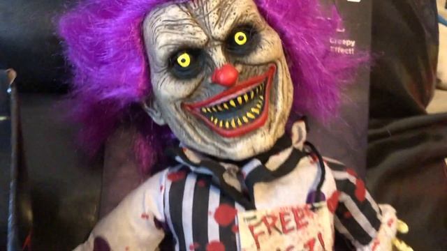 Hugz The Clown Doll And Pennywise Side Stepper Spirit Halloween (2020)