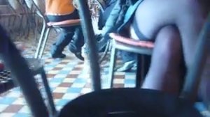 Под юбкой в кафе , чулки под юбкой