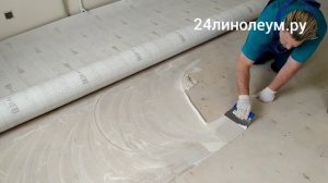 Линолеум Кракед 1 клеим на фанеру.