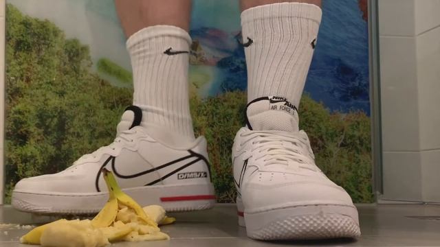 Air Force 1 React trampling Banana смотреть онлайн