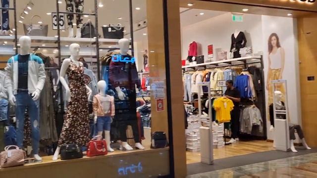 FIRST EVER SHOPPING MALL IN DUBAI UAE| AL GHURAIR CENTER | AL GHURAIR MALL | MILES VLOGS смотреть онлайн