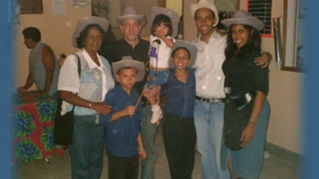 HOMENAGEM A MINHA ESPOSA E FILHOS 0002 смотреть онлайн