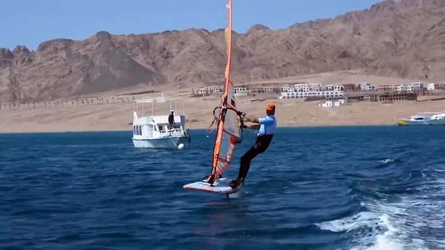 Тест гидрофойла RRD в Дахабе на виндсерф-станции Ветратория.