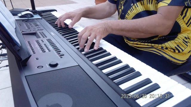 Roberto Di Parma . Garota de Ipanhema. Piano Grand Portable DGX 670 YAMAHA. смотреть онлайн