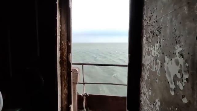 Заброшенный корабль в Мариуполе и мы как пираты Азовского моря смотреть онлайн