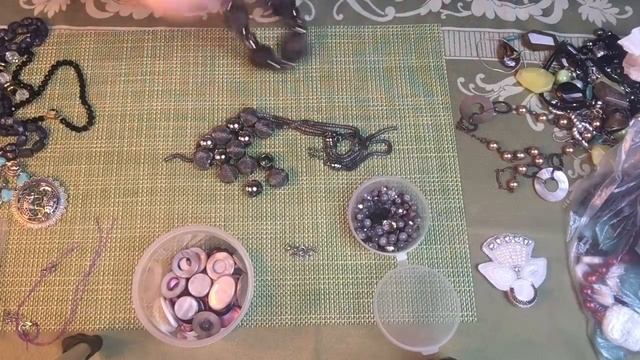 Разговор о том, о сём. Разборка старых бус.