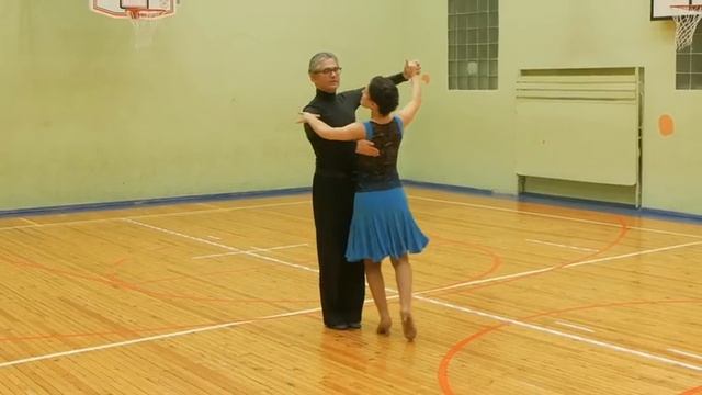 How to Dance with Body Contact in Waltz смотреть онлайн