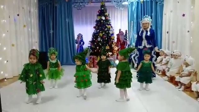 садик Меиржан, танец Ёлочка, Райана смотреть онлайн