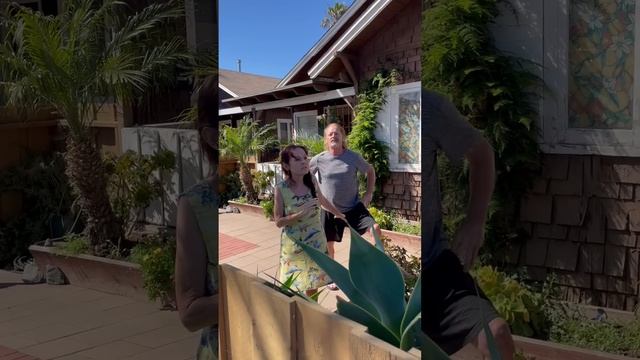 Couple Upset That Their Cat Likes The Neighbors || ViralHog смотреть онлайн