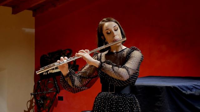 J.S. Bach - Partita in A minor - Allemande - Rebecca Taio, flute смотреть онлайн
