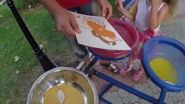 ВЛОГ Разукрашиваем пони Эплджек цветным песком смотреть онлайн