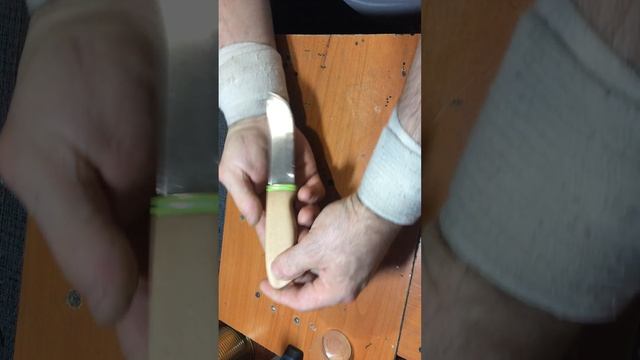 Нож из диковой пилы. Клинок: 3 мм, ширина: 28 мм, длина: 111мм смотреть онлайн