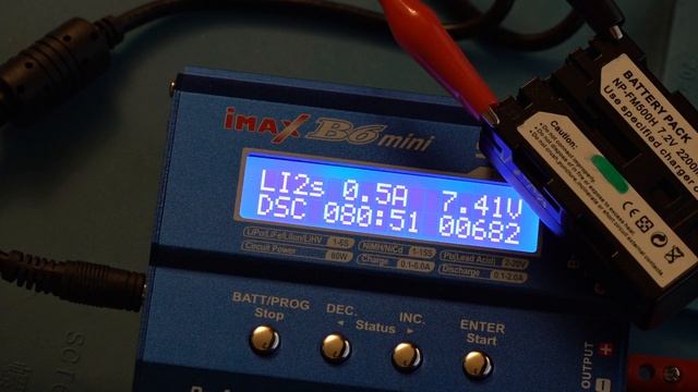 Тест реальной емкости китайского аккумулятора NP-FM500H смотреть онлайн
