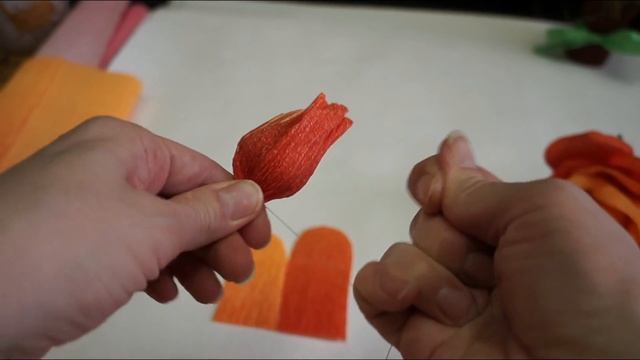 Цветок из гофрированной бумаги с переходом цвета смотреть онлайн