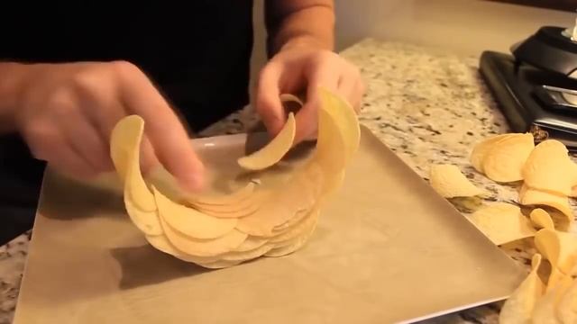 5 ЛАЙФХАКОВ С ЧИПСАМИ PRINGLES смотреть онлайн