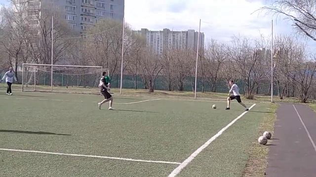 НЕУДАЧНЫЙ МОМЕНТА БЫЛО НА ФУТБОЛЬНОГО ПОЛЯ смотреть онлайн