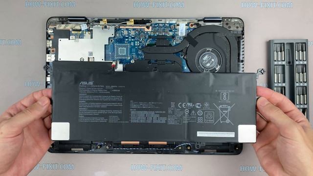 Asus Zenbook UX461 Battery Replacement смотреть онлайн