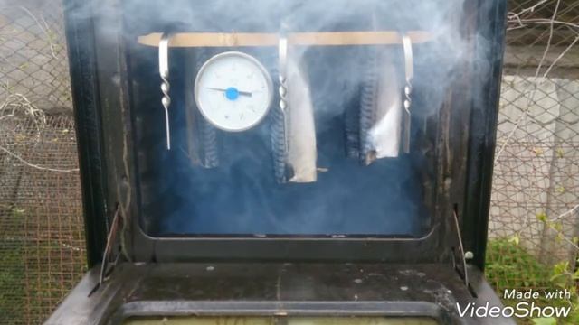 Коптильня из газовой плиты с дымогенератором на естественной тяге. (в процессе усовершенствования) смотреть онлайн