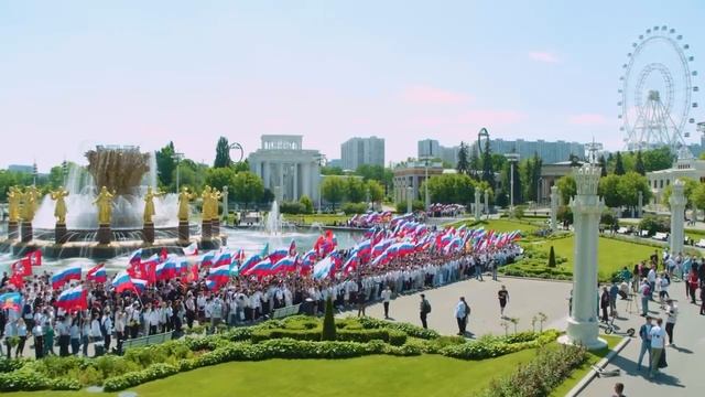 «Могучая воля, великая слава — Твое достоянье на все времена!» В честь Дня России на ВДНХ более 250 смотреть онлайн