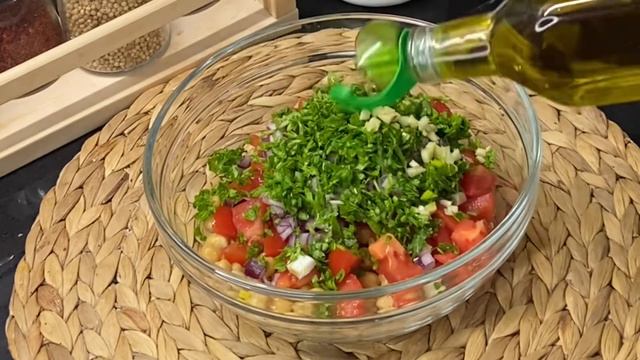 Этот салат станет Вашим ЛЮБИМЫМ! Так просто и вкусно, а главное полезно 😋 смотреть онлайн