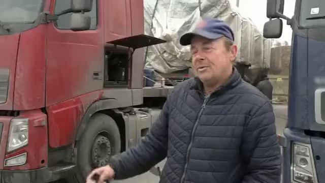 Установка на пешеходном переходе в Переславль-Залесском смотреть онлайн