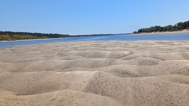 Старое судно из песчаного обрыва! Пещера и гроты Скал. Опоры старого Ж/Д моста. Затопленная баржа. смотреть онлайн