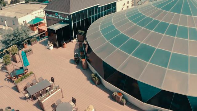 Mariana Trench Hotel смотреть онлайн