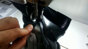 Колонковая сапожная обувная швейная машина для пошива и ремонта обуви и кожгалантереи SIRUBA R718K-