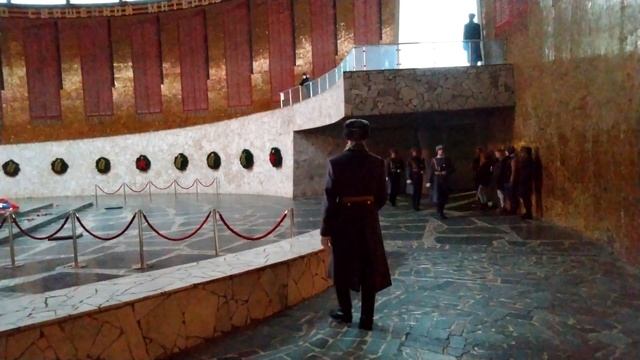Stalingrad, Mamaev Kurgan, Changing of the Guard\Сталинград, Мамаев Курган, Смена Почётного Караула смотреть онлайн