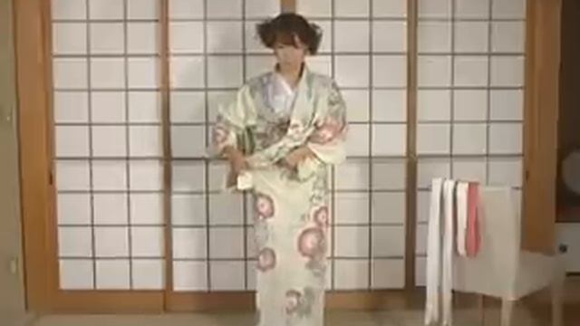 How To Dress Yukata & Kimono Part1 by ICHIROYA.COM смотреть онлайн
