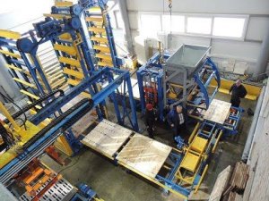 Автоматическая линия полного цикла Рифей Прогресс, формует 9 блоков или 3 бордюра стоя