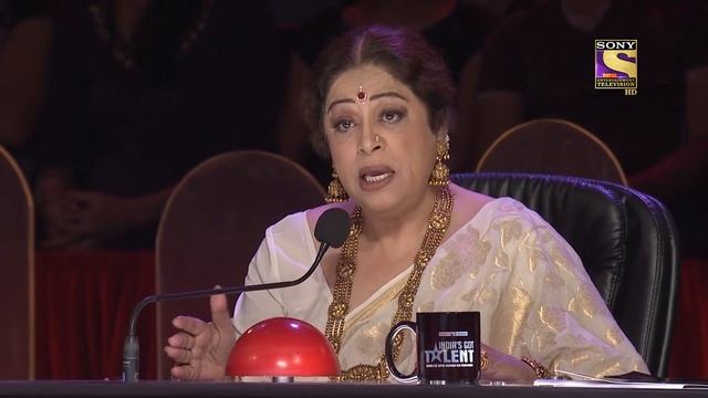 Judges को यह Act क्यों लगा Disgusting? | India's Got Talent Season 4 | Action Stunt смотреть онлайн