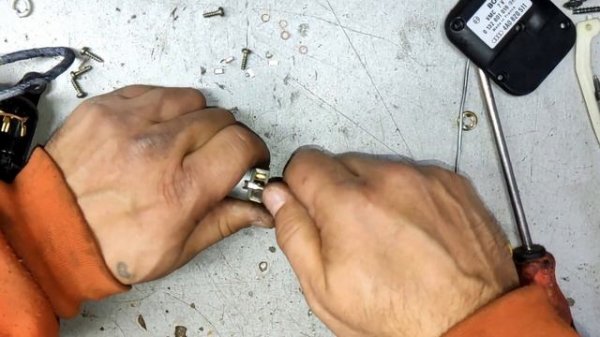 Audi 100 C4. Не меняется направление обдува климата.