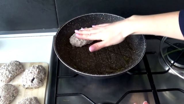 НЕЖНЕЙШИЕ КОТЛЕТЫ ИЗ ИНДЕЙКИ, БАКЛАЖАНА И РИКОТТЫ смотреть онлайн