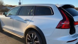 2021 Volvo V60 Cross Country / Quick Walkaround with Heather