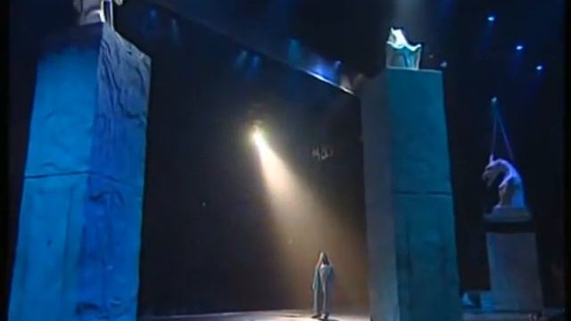 Le temps des cathedrales (Пора соборов кафедральных) смотреть онлайн