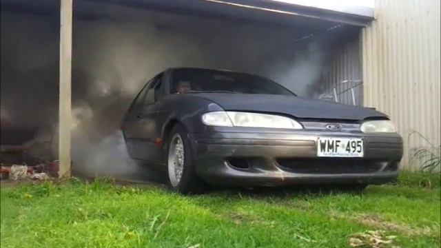 EF Falcon burnout, test skid before start of season смотреть онлайн