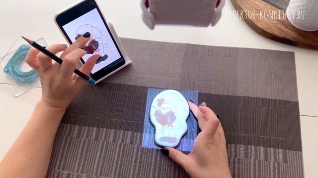 Беспроводной проектор для кондитеров Ipico. Подключение и перенос изображения на пряник. смотреть онлайн