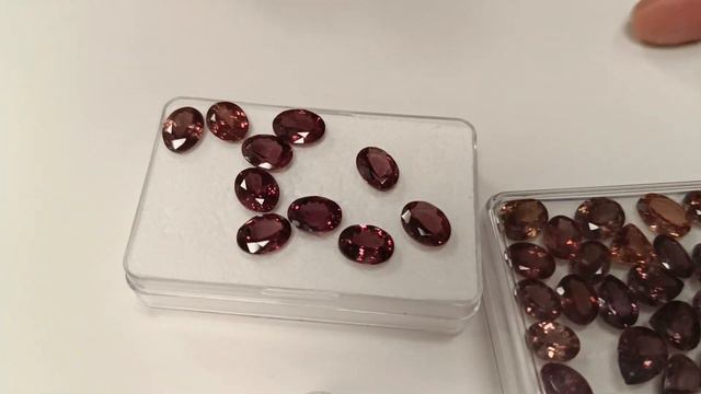 Драгоценные чудо-камни, меняющие цвет. #драгоценныекамни #ювелирныймагазин #натуральныекамни смотреть онлайн