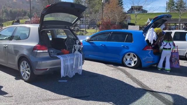 I Went To A Car Show...ON A RACETRACK! смотреть онлайн