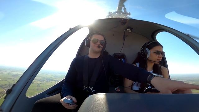 My FIRST Helicopter Passenger!! смотреть онлайн